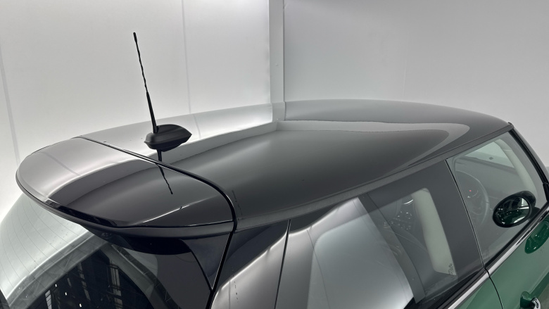 MINI Hatchback 1.5 Cooper Classic 3dr Auto [Comfort/Nav Pack] Petrol Hatchback